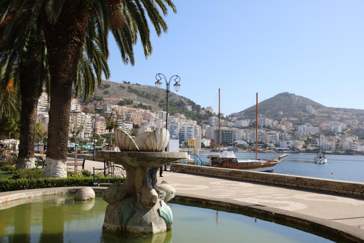 Luxury Seafront Apartments Sarandë Exteriör bild