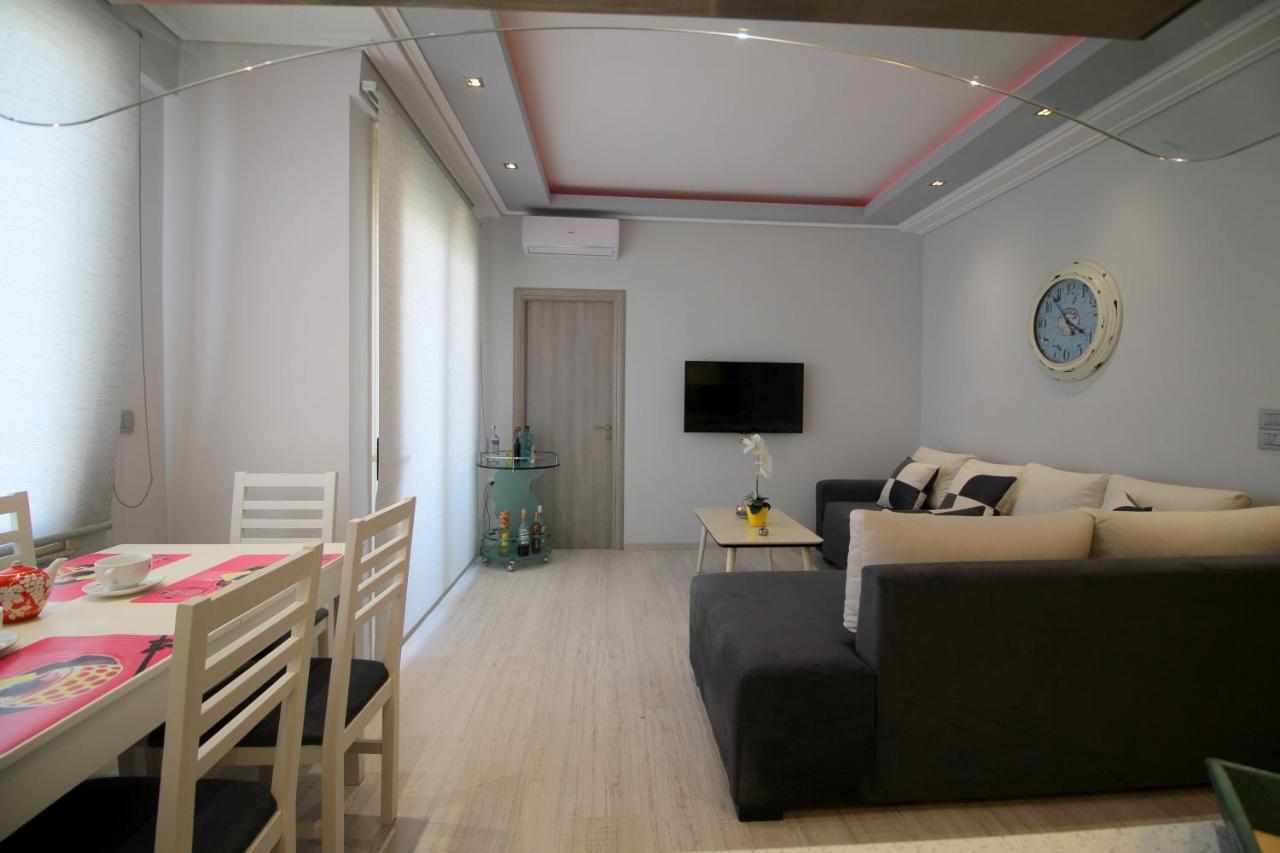 Luxury Seafront Apartments Sarandë Exteriör bild