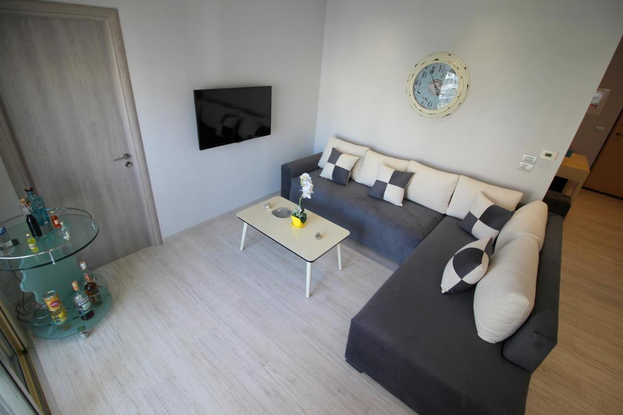 Luxury Seafront Apartments Sarandë Exteriör bild