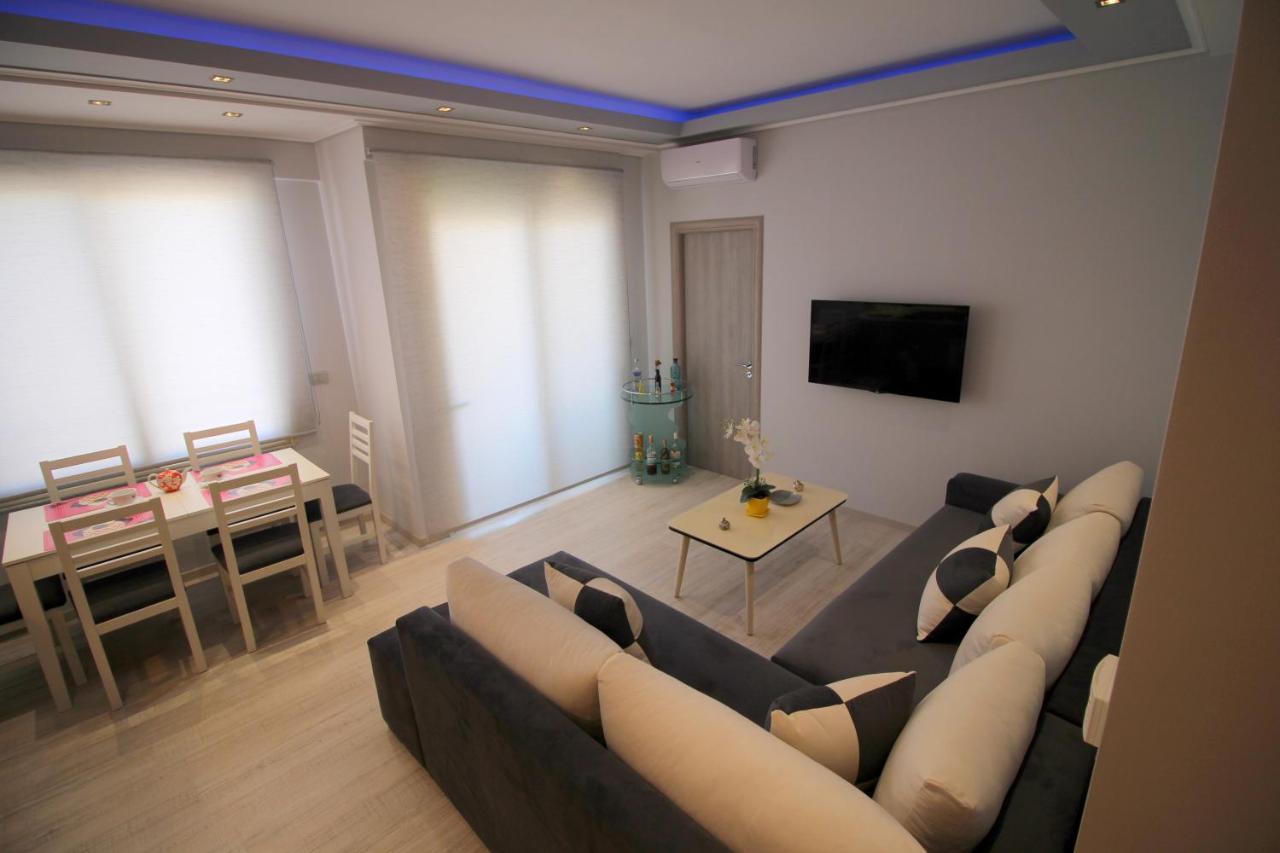Luxury Seafront Apartments Sarandë Exteriör bild