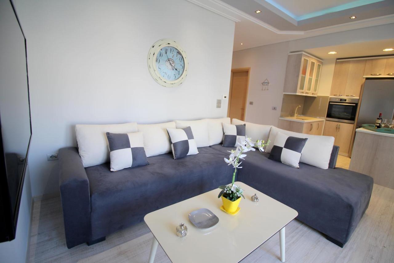 Luxury Seafront Apartments Sarandë Exteriör bild