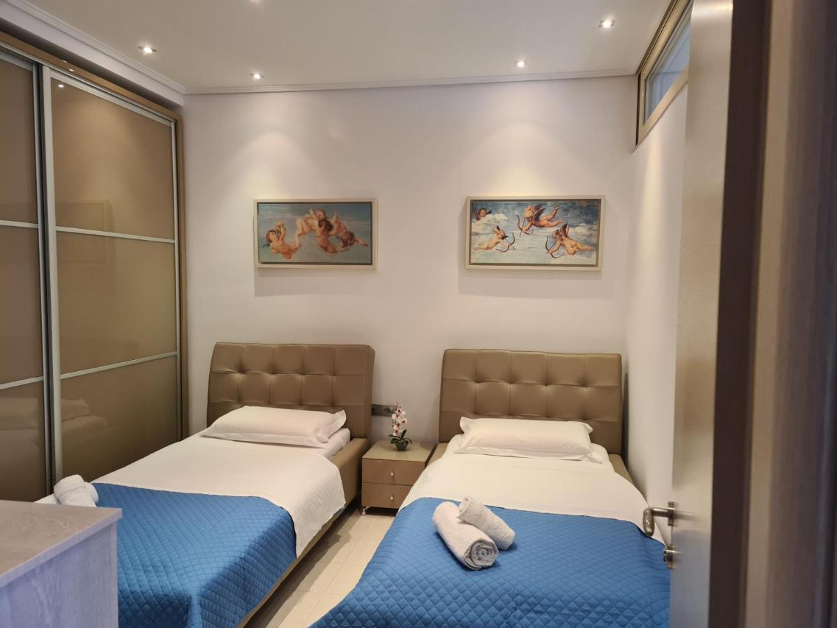 Luxury Seafront Apartments Sarandë Exteriör bild