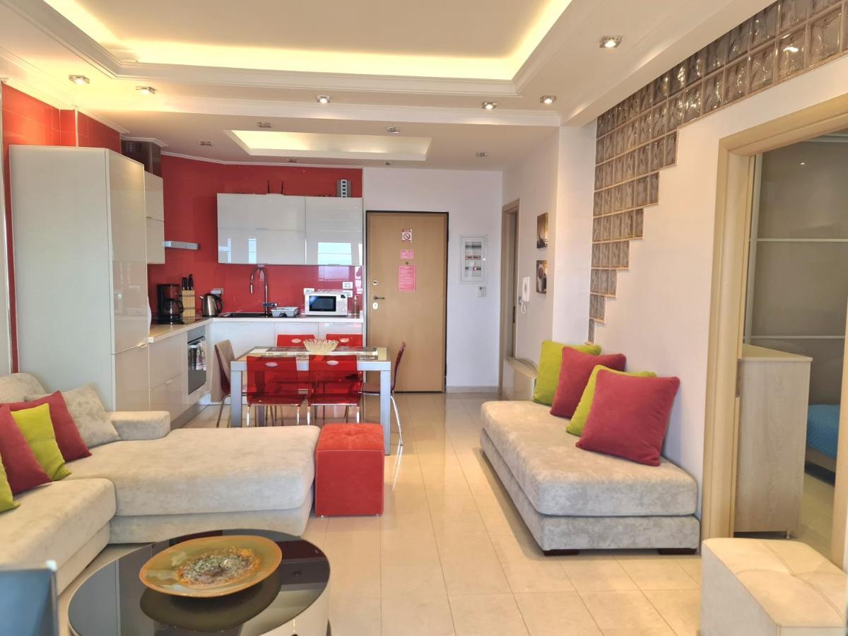Luxury Seafront Apartments Sarandë Exteriör bild